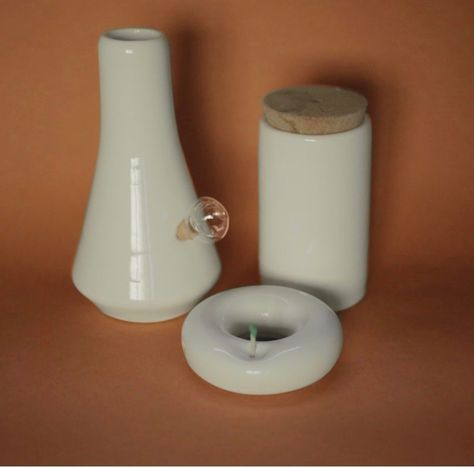 Maye ceramics Ceramic Smokeware, Clay Bong, Ceramic Bong, Ceramic Pipe, Ceramic Texture, Bongos, Ceramics Pottery Art, Ceramics Projects, Clay Art Projects