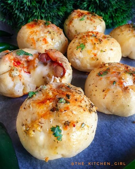 Pizza Bombs recipe by The Kitchen Girl Casserole Pizza, Pizza Appetizer, Pizza Bomb, Pizzas Recipe, Pizza Baking, Recipes Pizza, Bombe Recipe, Pizza Casserole, Tasty Dinner