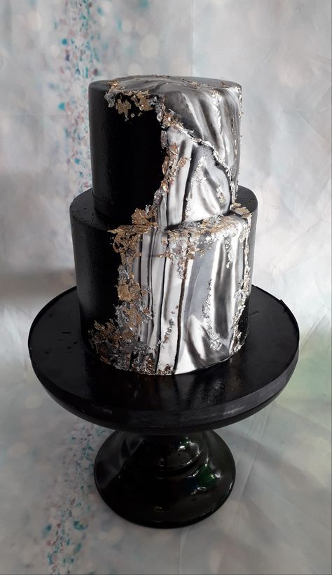 Black & White Marbled Cake Black And Silver Theme Cake, Black And Silver Cake For Men, Black And White Cake For Men, Cake Marble Design, Black White And Silver Cake, Black Sweet 16 Cake, Black And Silver Cakes Birthday, Black And White Marble Cake, Black And Silver Birthday Cake