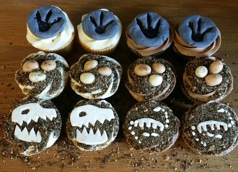 Fossil /paleontology cupcakes🌴 #fossilcake #dinosaurcake #paleontology #digginupbones #yummydelicious Dinosaur Fossil Cupcakes, Jurassic Park Cupcakes, Jurassic Park Birthday Party, 9th Birthday Cake, Jurassic Park Party, Dinosaur Birthday Theme, Jurassic Park Birthday, Dinosaur Cupcakes, Dinosaur Birthday Cakes