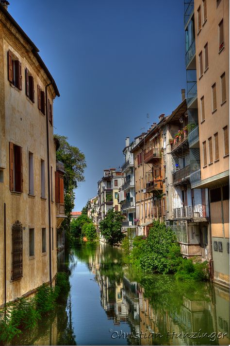 Small-river-at-padova-italy Holidays In Italy, Padova Italy, Padua Italy, Nice Travel, North Italy, Italy Architecture, Italian Pride, Villas In Italy, Italian Aesthetic