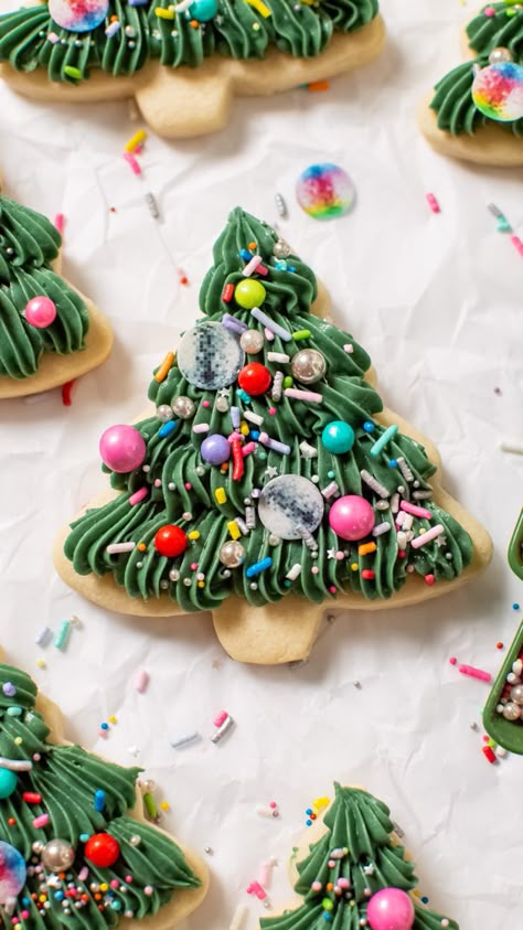 Christmas Birthday Cookies Decorated, Christmas Frosted Sugar Cookies, Colorful Christmas Cookies, Buttercream Sugar Cookies Christmas, Christmas Buttercream Cookies, Christmas Cookies Decorated Buttercream, Buttercream Christmas Cookies, Christmas Cookies Decorated Ideas, Disco Christmas Tree