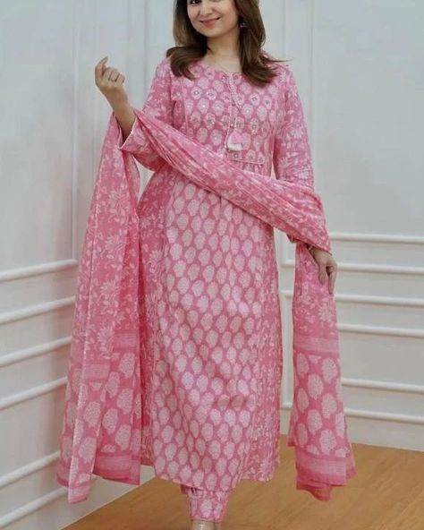 ₹999 *New arrival 💓💓* Look straight out of a dreamy movie set as you turn around and walk in this elegant flaired suit ! The perfect of traditional wear 🦋🦋🦋🦋🦋🦋🦋🦋 _New straight kurta set with new style in saganeri block print_ *Size available*- *38(M),40(L),42(XL),44(XXL)* *Ma... Suits For Women Cotton, White Salwar, Salwar Design, Wedding Salwar Suits, Simple Kurti, Sms Language, Bridal Dupatta, Suit Ideas, Latest Dress Design