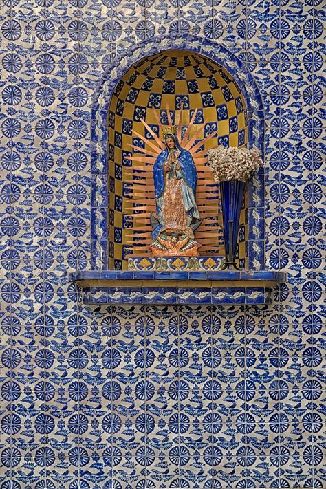 https://flic.kr/p/RVjhfQ | Talavera shrine | Puebla, Mexico Talavera Room Decor, Talavera Wall Art, Puebla Mexico Aesthetic, Puebla City Mexico, Latin American Folk Art, Talavera Picture Frame, Church Aesthetic, Prayer Garden, Prayer Corner