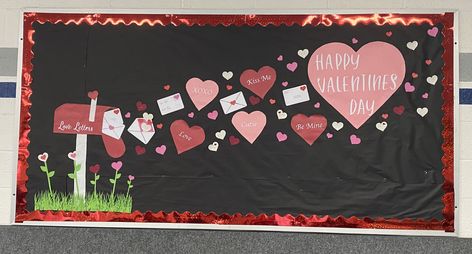 Valentine’s Day Bulletin Board Valentine’s Day Ra Board, Vday Activities, Love Bulletin Board, Ipad Teacher, Classroom Setup Elementary, Hollywood Theme Classroom, Valentine Bulletin Boards, Valentines Day Love Letters, Valentines Day Bulletin Board