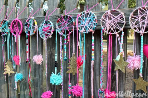 Girl Birthday Party Crafts, Dream Catcher Party, Slumber Party Crafts, Dream Catcher For Kids, Dreamcatcher Diy, Diy Dream Catcher, Glamping Party, Boho Birthday Party, Diy Tumblr