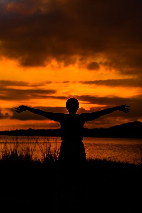 Human Back, Human Photography, Silhouette Photography, Sun Photo, Sunset Silhouette, Grass Field, Shadow Pictures, Person Standing, Woman Silhouette