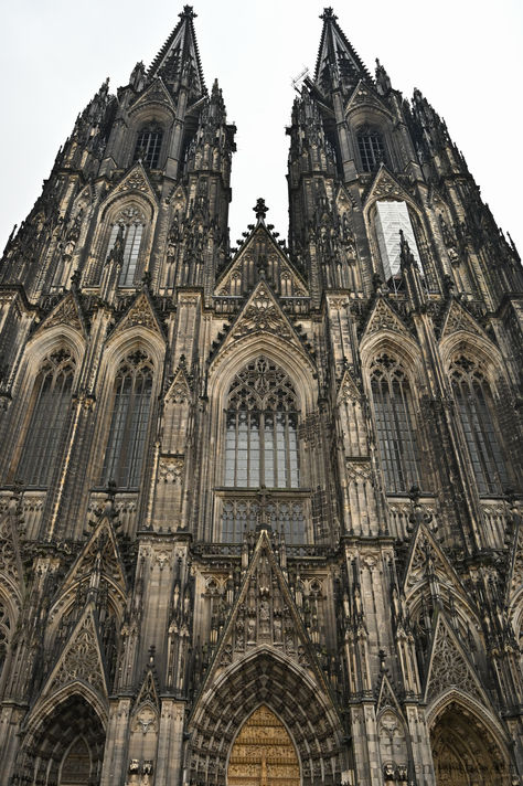 Visiting the Cologne Christmas Markets and Historic Landmarks German Architecture Aesthetic, Cologne Cathedral Aesthetic, 1920s Tattoo, Pretty Locations, Germany Culture, Buildings Reference, Goth Architecture, Gothic Arch, German Architecture