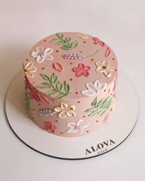 🌺 🌷 🌹 🌼🌻🌸 #cakeflower #ａｅｓｔｈｅｔｉｃ #pinterest | Instagram Cake Ideas For 24th Birthday, Floral Cakes Aesthetic, Birthday Cake Designs For Mom, Birthday Deserts Ideas, 24 Bday Cake, August Cake Ideas, Flowery Birthday Cake, 33rd Birthday Cake, Summer Birthday Cakes