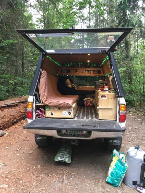 Living In Truck Bed, Living Out Of Your Car Organization, Pick Up Truck Living, Truck Bed Hammock, Truck Build Out, Back Of Car Camping, Living In Trailer, Camping Out Of Your Car, Truck Cab Camping