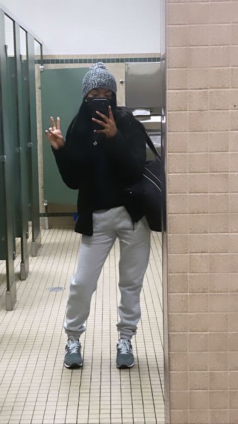 First Day Of School Outfit Winter, Cool Grey 6s Outfit, Grey New Balance Outfit, Grey Beanie Outfit, Neumel Uggs Outfit, Neumel Uggs Outfit Women, New Balance 574 Outfit, Grey Leggings Outfit, Grey New Balance