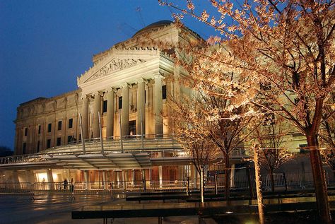 The Brooklyn Museum is one of my fav spots because we had our wedding there. Brooklyn Museum Of Art, Museum New York, Dwelling On The Past, Brooklyn Museum, Landmark Buildings, Art News, Whitney Museum, New Museum, National Gallery Of Art