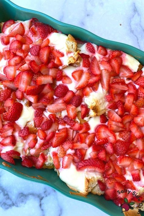 Strawberry French Toast Bake with Layered cream cheese and 10 minute fresh strawberry sauce is a delicious homemade breakfast casserole recipe for a crowd Strawberry Casserole, Strawberry French Toast Bake, Strawberry French Toast Casserole, Oven Baked French Toast, Sausage Hashbrown Breakfast Casserole, Strawberry French Toast, Stuffed French Toast Cream Cheese, Fried Breakfast, Hashbrown Breakfast Casserole