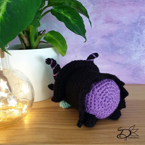 ♥ Free Pattern; Maleficent Tsum Tsum Amigurumi - Delinlea - My little fantasy world Disney Crochet, Disney Crochet Patterns, Foundation Single Crochet, I Am Back, Fabric Glue, Tsum Tsum, Maleficent, Yarn Needle, Slip Stitch