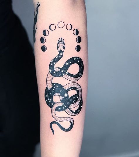 Alyssa Smith-Reese (@alyssa.smith_reese) • Instagram photos and videos Serpent Tattoo, Free Hand Tattoo, Snake Tattoo Design, Spine Tattoos For Women, Diy Tattoo, Spine Tattoos, Snake Tattoo, Trendy Tattoos, S Tattoo