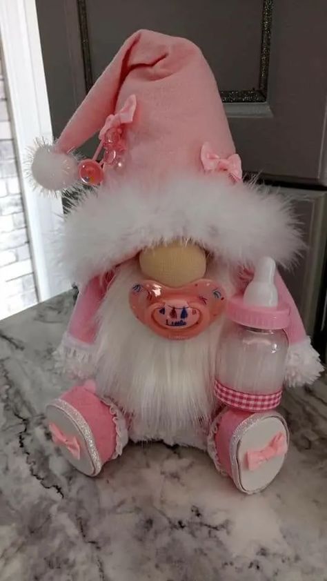 100 + Super Adorable Gnome Crafts to Take You From Easter to Christmas - HubPages Gnomes With Shoes, Crafts For Easter, Gnome Crafts, Mitten Ornaments, Mini Doll House, Gnome Hat, Gnomes Diy, Scandinavian Gnomes, Crafts Decor