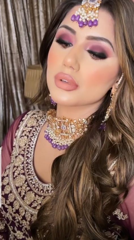 Purple Lehnga Makeup Look, Makeup With Light Purple Dress, Makeup With Lavender Outfit Indian, Dark Purple Dress Makeup, Makeup For Dark Purple Dress, Makeup With Purple Dress, Purple Dress Makeup, Purple Bridal Makeup, Pakistani Makeup Looks