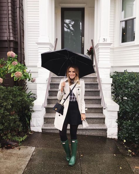 Outfit For Rainy Day, Winter Rainy Day Outfit, Rainy Outfit, Rain Boot Outfit, Winter Board, Rainy Day Outfit For Work, Hunter Boots Outfit, Rain Outfit, Rainy Day Fashion