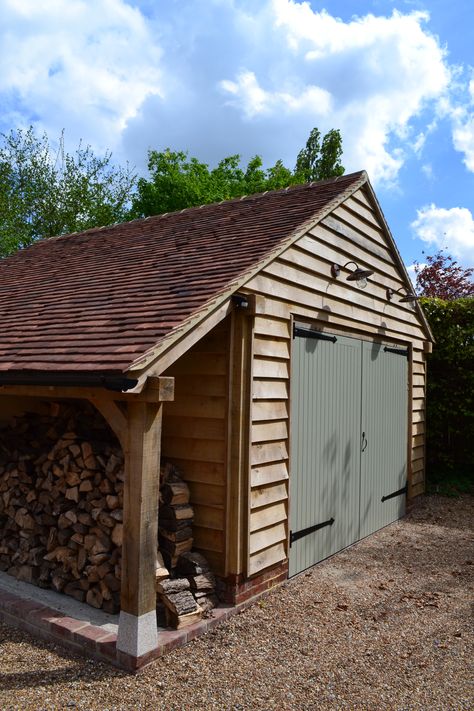 Cottage Garage Ideas, Small Outbuilding Ideas, Rustic Shed Exterior Ideas, Woodshop Exterior, Single Garage Ideas, Shed Exterior Ideas, Oak Garage, Cottage Garage, Timber Frame Garage