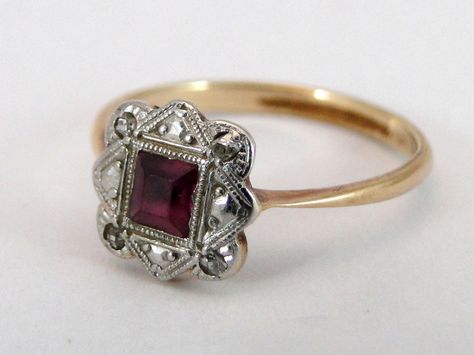 Art Deco Square Ring, White Gold Ruby Ring, 1920s Ring, Art Deco Yellow, Art Deco Rings, Deco Rings, Square Diamond Rings, Ring Inspo, Ring Square