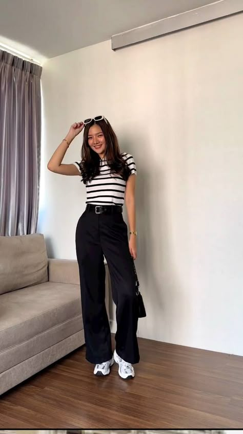 Simple Black Outfits Casual, Outfits With Black Jeans Aesthetic, Simple Casual Outfits For Summer, Ideas De Outfits Juveniles, Casual Black Jeans Outfit, Semiformal Outfit Mujer, Formal Summer Outfits, Black Jeans Outfit Aesthetic, Black Jeans Outfit Summer