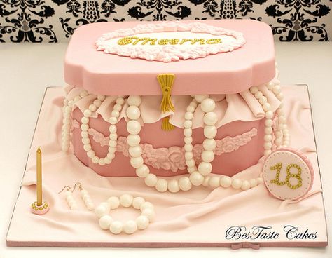 Jewellery box cake Jewellery Cake, Gift Box Cakes, 60th Birthday Cakes, Pecan Cake, Different Cakes, Cake Boss, Novelty Cakes, Cake Designs Birthday, Savoury Cake