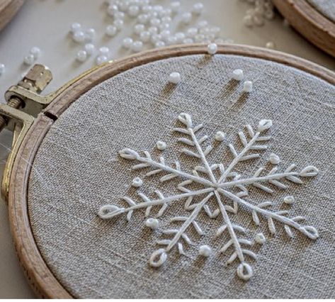 Snowflakes Embroidery Pattern, Chunky Blanket Diy, Embroidery Floss Crafts, Embroidered Christmas Ornaments, Xmas Window, Needlecraft Patterns, Etsy Embroidery, Snowflake Embroidery, Winter Embroidery