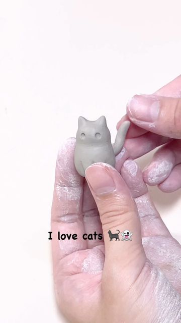 Cat Ceramic Ideas, Polymer Clay Cat Tutorial, Clay Cat Easy, Air Dry Clay Cat, Clay Cat Sculpture, Animal Ceramics, Cat Clay, Ghost Mask, Polymer Clay Cat