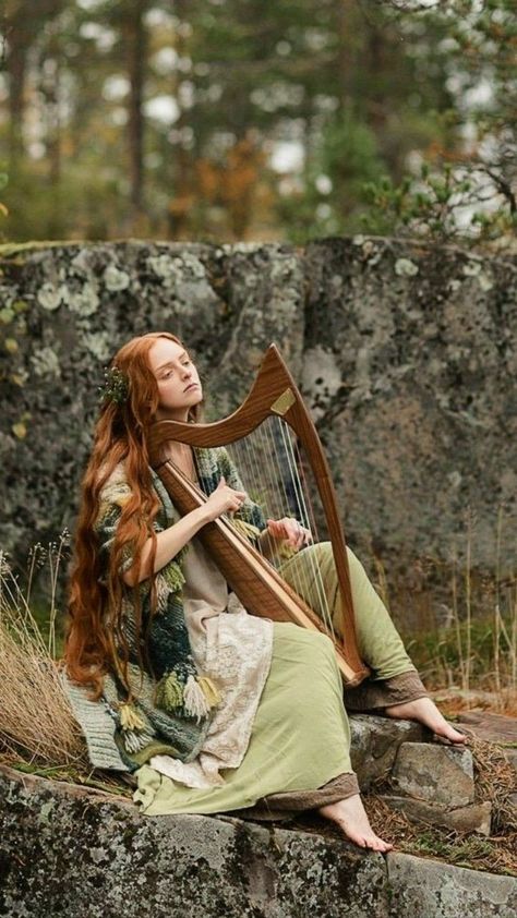 Celtic Harp, Musician Photography, Long Red Hair, Fantasy Photography, Human Poses Reference, Figure Poses, Human Poses, Character Poses, Shooting Photo