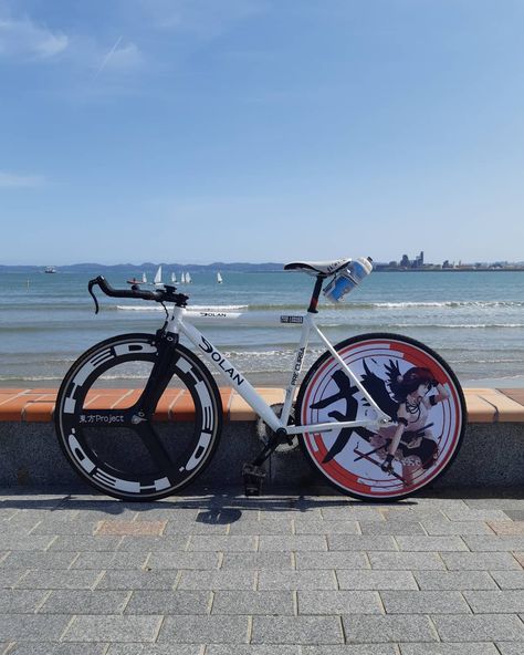 Sea, sky, bike. #fixie #fixedgear #dolanbikes #hedcycling #itachari #touhouproject #shameimaruaya Dolan Fixie, Shukaku Fixie, Fixie Bike Aesthetic, Tsunami Fixie, Anime Bike, Fixie Gear, Sky Bike, Bike Fixie, Sepeda Fixie