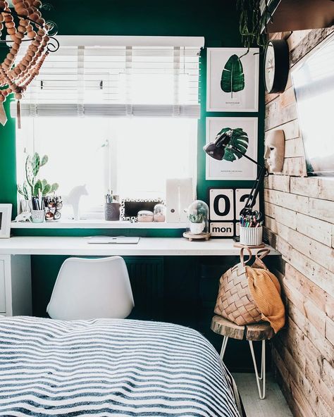 Small Green Bedroom, Emerald Green Walls, Home Office Green, Cosy Home Decor, Office Green, Small Space Bedroom, Wood Pallet Wall, Room Redesign, Desk Areas