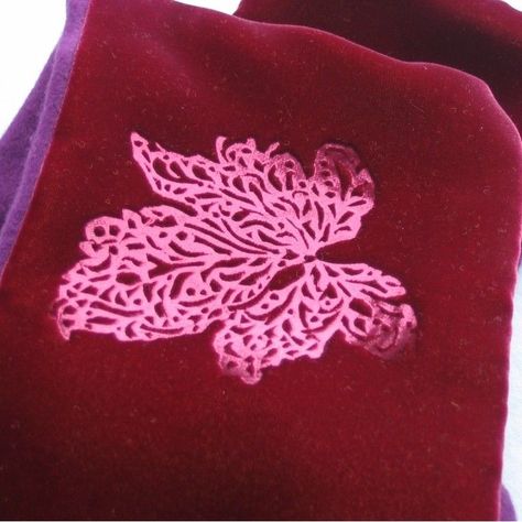 emboss velvet Velvet Diy, Soutache Pattern, Diy Foil, Sewing Garments, Embossed Velvet, Velvet Scarf, Blanket Ideas, Textile Printing, Diy Things