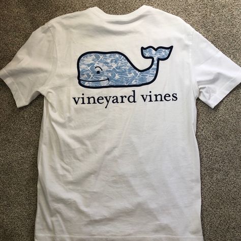 Men’s Extra Small Vineyard Vines T-Shirt In White With Blue Water Design On Whale Logo. Never Worn! Vineyard Vines Outfits, Preppy Boy Outfits, Small Vineyard, Vinyard Vines, Xmas Wishlist, Preppy Boys, 2024 Ideas, Whale Logo, Athletic Clothes