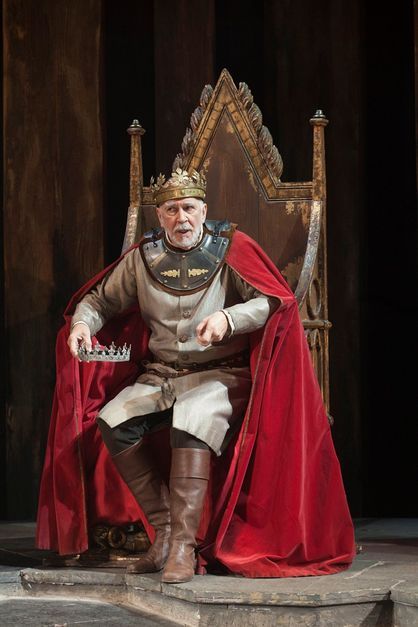 Frank Langella as King Lear Frank Langella, Elizabethan Costume, Psalm 22, King Painting, King Costume, King Lear, Old King, Theater Performance, King Art