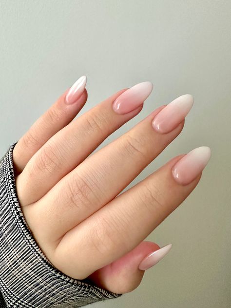 Vanilla Girl Nails, Nails Vanilla, Natural Ombre Nails, Milky French Manicure, Ombre Nails Ideas, Chrome Aesthetic, Ombre Chrome, Ambre Nails, Ombre Chrome Nails