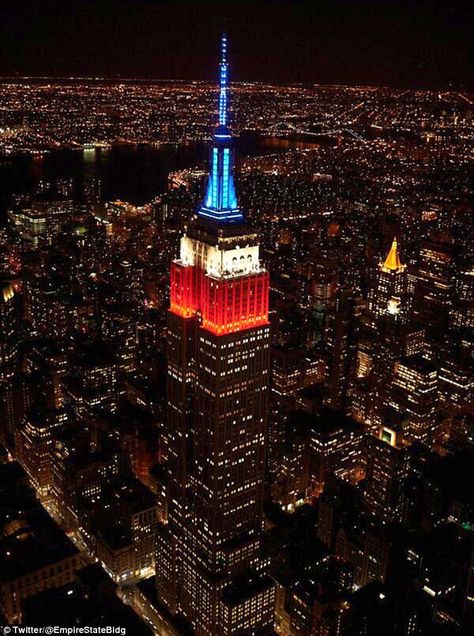 The Empire State Building, New York City Fc, Washington Square Park, Visit New York, Manhattan New York, American Cities, Beautiful Buildings, Beautiful Places To Visit, City Lights