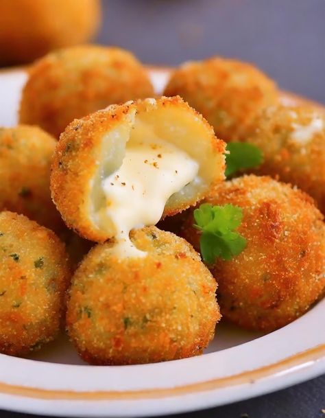 Baked Potato Cheese Balls Potato And Cheese Balls, Baked Potato Bowl, Potato Cheese Balls Recipes, Mashed Potato Balls Baked, Cheese Potato Balls, Potato Cheese Balls Recipe, Stuffed Portobello Mushroom, Cheese Balls Recipe, Potato Cheese Balls