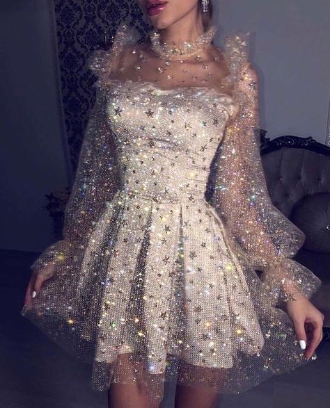 𝐇𝐢𝐠𝐡 𝐅𝐚𝐬𝐡𝐢𝐨𝐧 𝐏𝐨𝐬𝐭 on Instagram: “Glitz & glam ✨” Glamouröse Outfits, Pakaian Feminin, فستان سهرة, Fairytale Dress, Glitz And Glam, Fesyen Wanita, Looks Vintage, Fancy Dresses, Dream Dress