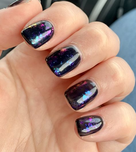 Black nails with an iridescent metal flake! 💅🏻❤️ Black Irridescent Nails Acrylic, Black Opal Nails, Black Iridescent Nails, Irridescent Nails, Badass Nails, Iridescent Nails, Opal Nails, Popular Nail Art, Nail Vinyls