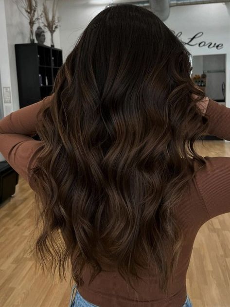 Dark Roots Chocolate Brown Hair, Black Roots And Brown Hair, Dark Chocolate Brown Balayage On Black Hair, Coffe Balayage Dark Brown, Brown Balayage Dark Roots, Dark Brown Roots Balayage, Brown Hair Colors With Dark Roots, Brown Hair Black Roots, Chocolate Brown Dimensional Hair