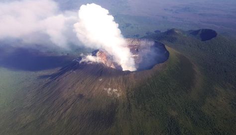 Mount Nyiragongo, Beach House Vacation, Democratic Republic Of The Congo, Luxury Villa Rentals, Active Volcano, Republic Of The Congo, Holiday Rental, Aerial View, Volcano