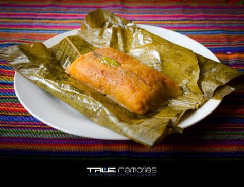 Los Paches guatemaltecos, son tamales cuya masa es a base de papa, y llevan la salsa o recado mezclado dentro de la misma masa.   Para que veas más videos de deliciosas recetas de Guatemala vi... Guatemalan Tamales, Traditional Guatemalan Food, Guatemalan Desserts, Tamales Recipe Pork, Salvadorian Food, Guatemalan Recipes, Pork Tamales, Homemade Corn Tortillas, Tamale Recipe