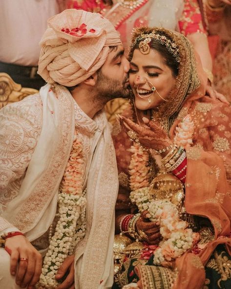 Kritika Khurana Wedding, Bridal Dpz, Kritika Khurana, Indian Wedding Pictures, Bride Groom Photoshoot, Bride Groom Poses, Anand Karaj, Bride Photos Poses, Indian Wedding Poses