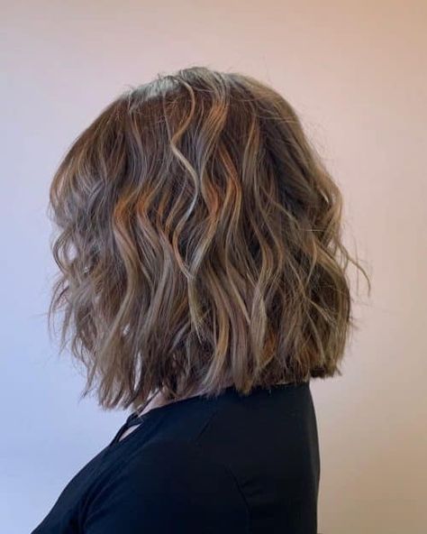 21 Hottest Long Wavy Bob Haircuts Anyone Can Pull Off Long Wavy Bob, Wavy Bob Long, Short Wavy Haircuts, Wavy Bob Haircuts, Wavy Lob, Corte Bob, Wavy Bob Hairstyles, Wavy Bob, Wavy Haircuts