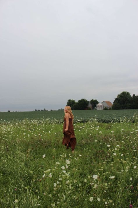 Long Flowy Dress Photoshoot Mountain, Brown Dress Senior Pictures, Daffodil Field Photoshoot, Flower Field Photoshoot Senior Pics, Running In Field Photography, Fall Dress For Photoshoot, Overcast Senior Pictures, Oklahoma Senior Pictures, Senior Picture Maxi Dress