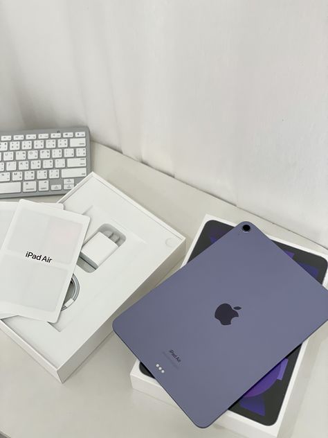 Ipad Vision Board, Ipad Air Aesthetic, Ipad Purple, Macbook Pro Apple, Προϊόντα Apple, Purple Ipad, Notebook Notes, Apple Laptops, Ipad Essentials