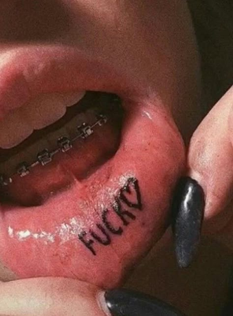 Inside Lip Tattoos, Inner Lip Tattoo, Rauch Fotografie, Sharpie Tattoos, Pretty Tattoos For Women, Stylist Tattoos, Cute Tattoos For Women, Classy Tattoos, Lip Tattoos