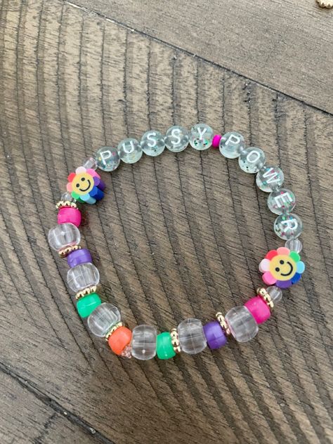 Festival Kandi Ideas, Rave Candy Bracelets Ideas, Rave Candy Bracelets, Rave Kandi Bracelets, Kandi Bracelets Rave, Festival Kandi, Kandi Kids, Rave Kandi Ideas, Rave Candy