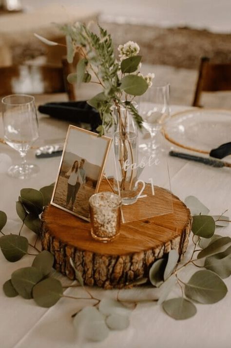 29 Summer Barn Wedding Decoration Ideas - A Southern Wedding Rustic Wedding Decor Centerpieces, Budget Friendly Wedding Centerpieces, Arches Wedding, Wood Slice Centerpieces, Anniversary Centerpieces, Large Wood Slices, Wedding Centerpieces Mason Jars, Wedding Centerpiece Ideas, Rustic Arrangements