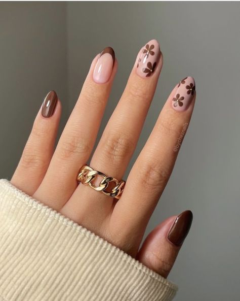 Fall Almond Nails, Kutek Disney, Unghie Sfumate, Brown Nails Design, Simple Fall Nails, Fall Manicure, Fall Nail Trends, Fall Gel Nails, October Nails